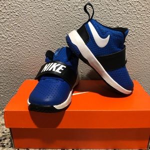 Toddler boy Nike Tennis Shoes
